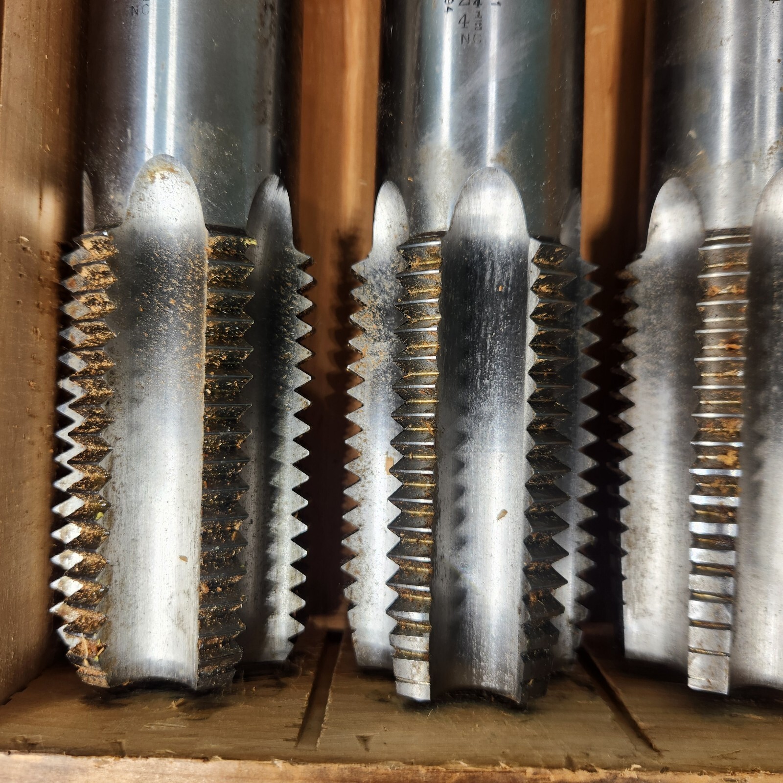 Vintage S.W. Card MFG. Co. 2-1/4″ X 4-1/2″ Tap Set Wooden Box In Great Condition