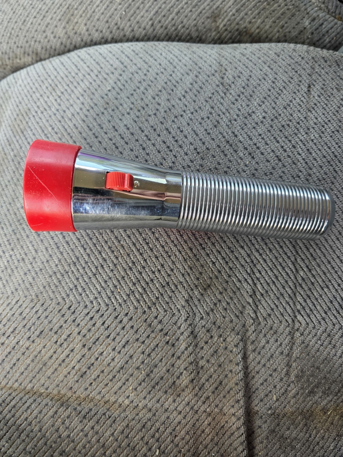 Vintage RAYOVAC Metal USA 2-D Cell Flashlight With Bulb (1960s-1970s) Works!