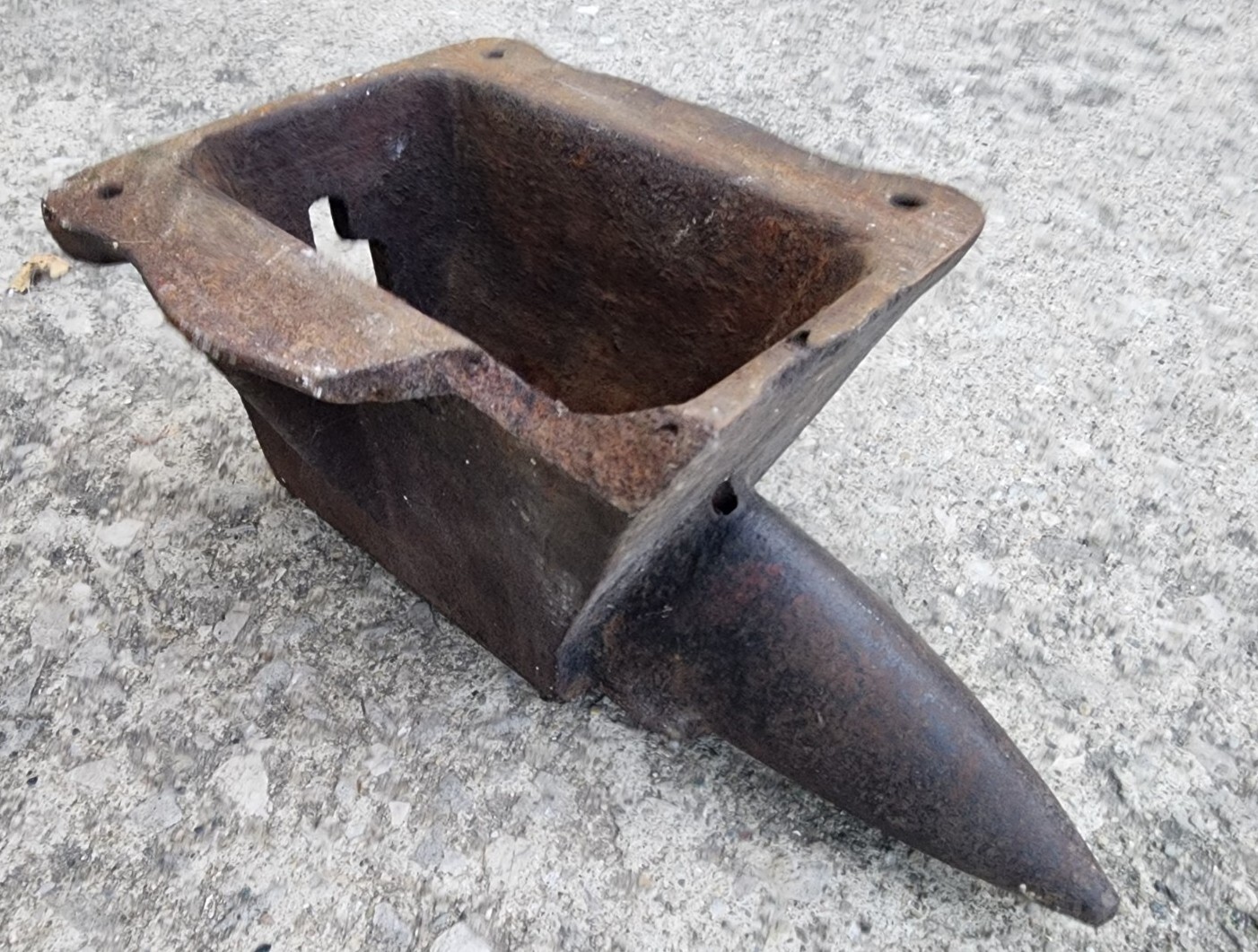 Cast Iron Hollow Blacksmith Anvil 16 Pounds Vintage Tool Blade Making 11.5″