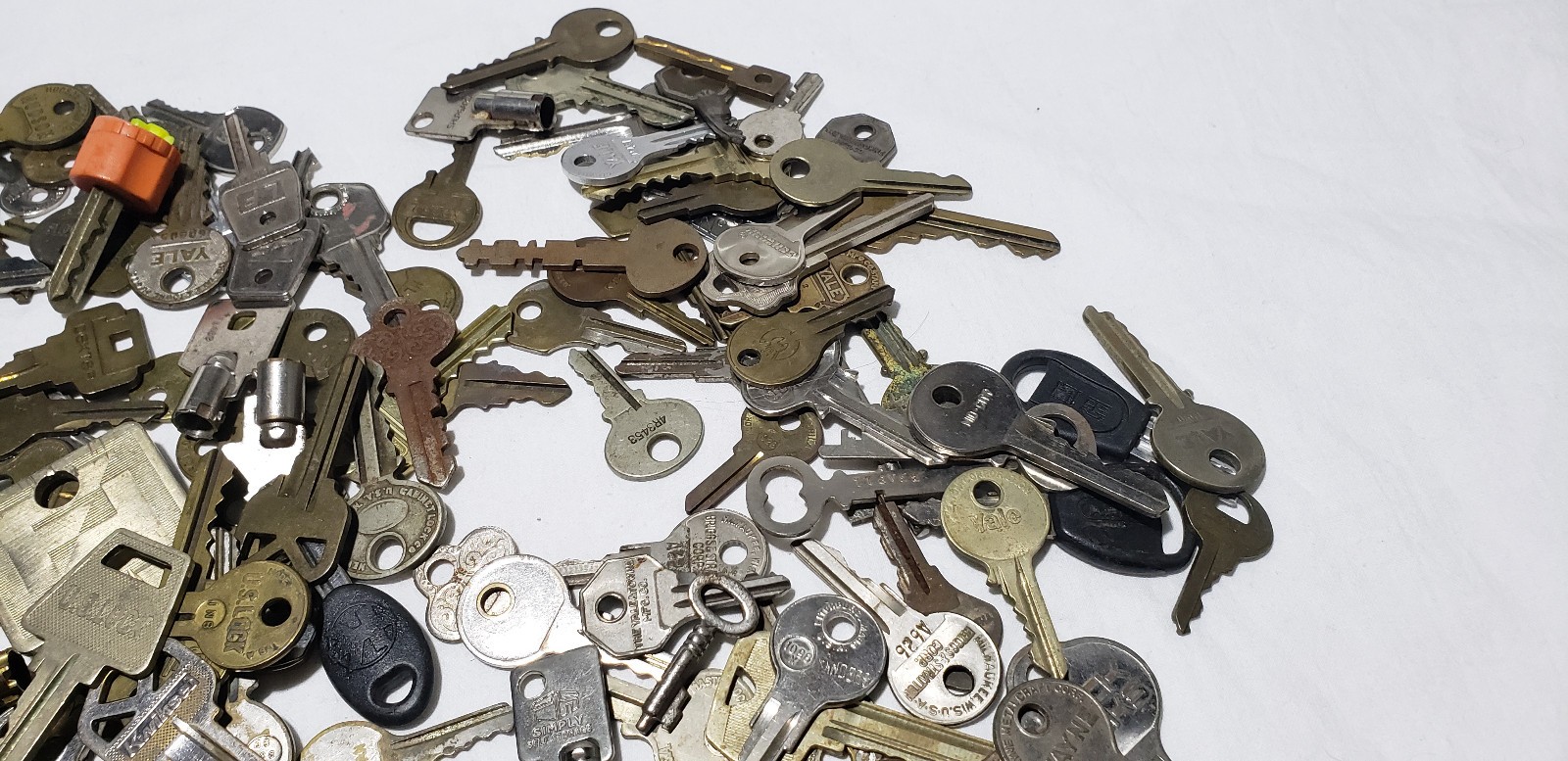 Mixed Lot Of Used Cut Keys Over 3-3/8 Pounds Collectors Crafts Art