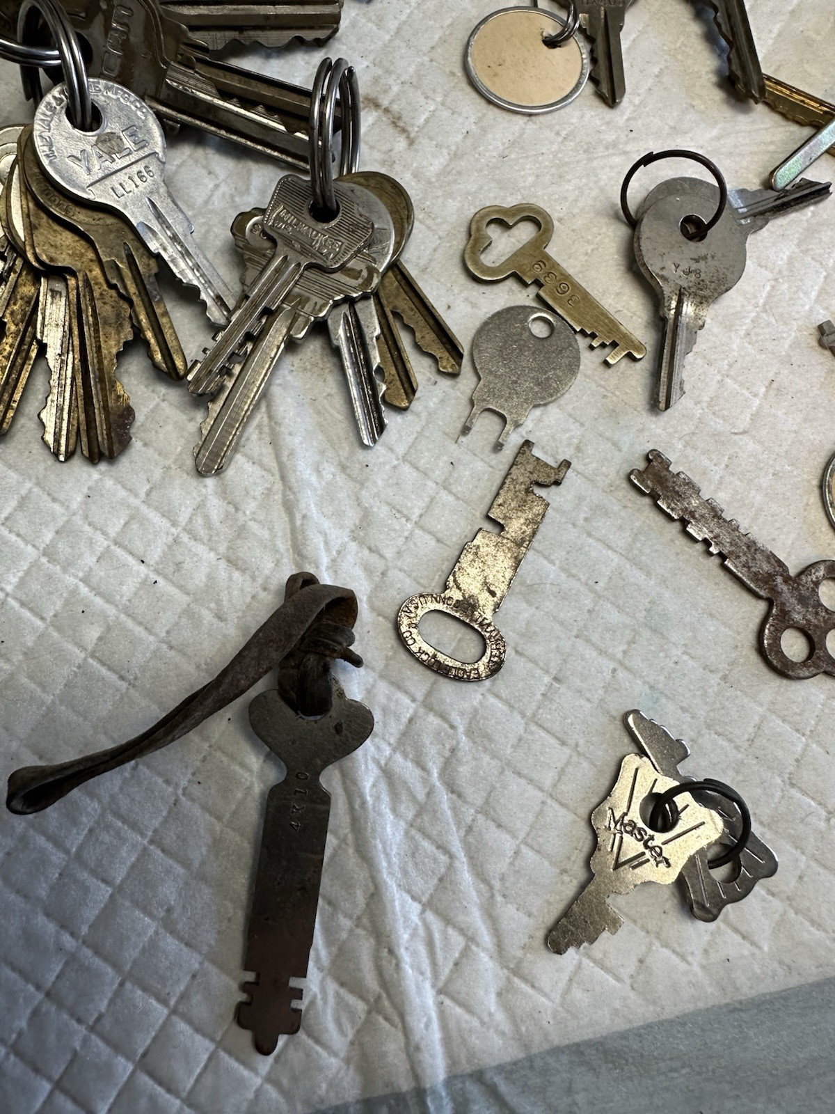 Almost 5 Pounds Old Vintage Keys Padlocks Fobs – Various Types