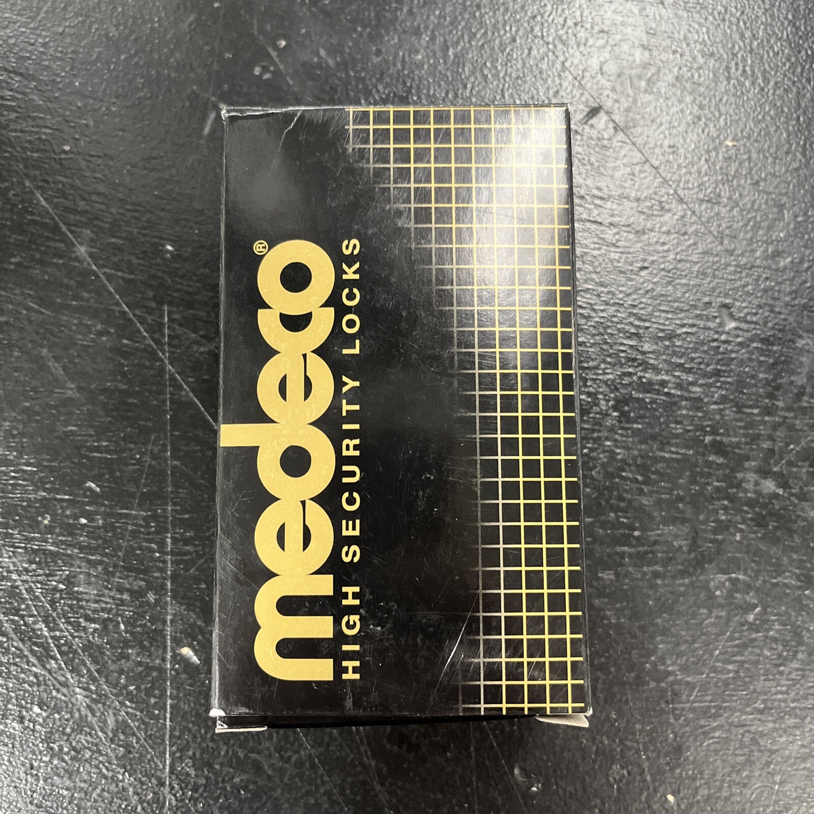Medeco 5/16″ Diameter Non-Key Retaining Padlock