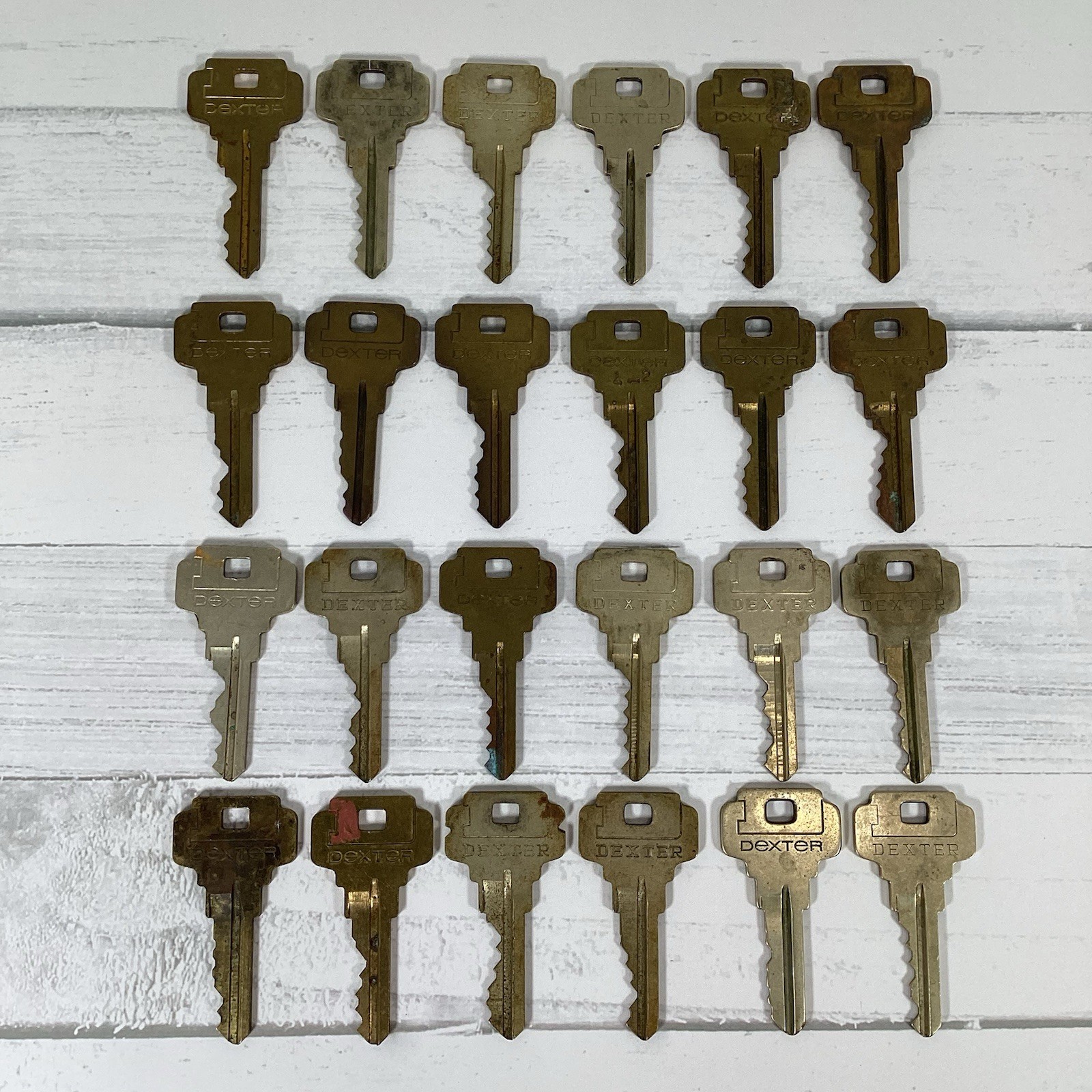Lot 24 Vintage Brass Dexter Keys – Crafts Steampunk Collection Display Art
