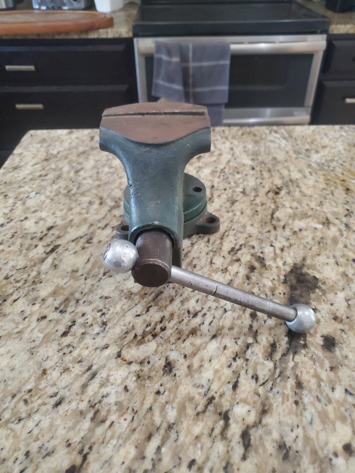 Vintage Littlestown No. 25 Bench Vise w 3-1/2″ Jaws Swivel Base LITTCO USA 17lbs