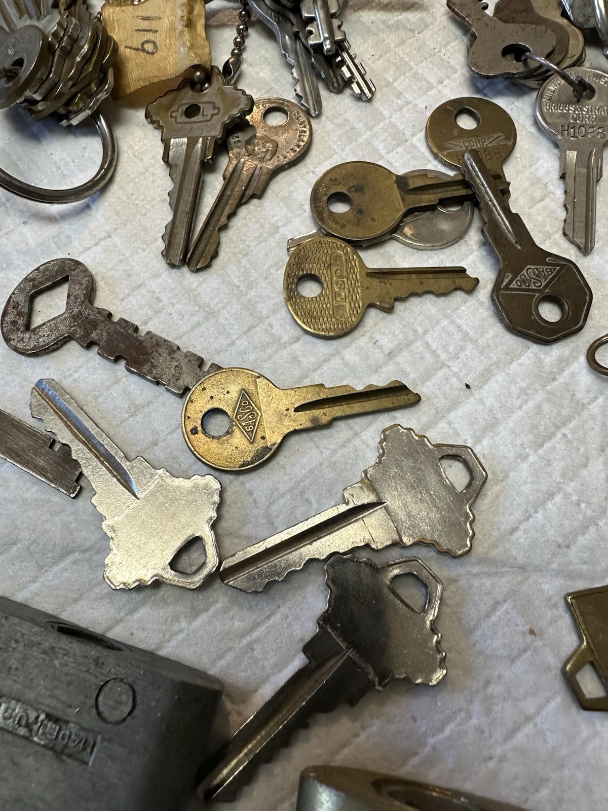 Almost 5 Pounds Old Vintage Keys Padlocks Fobs – Various Types
