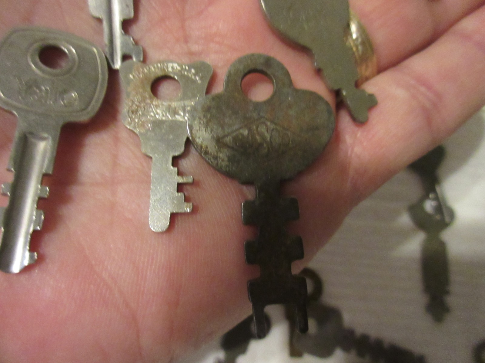 Lot Of 28 Vintage Old Antique Flat Steel Iron Skeleton Keys