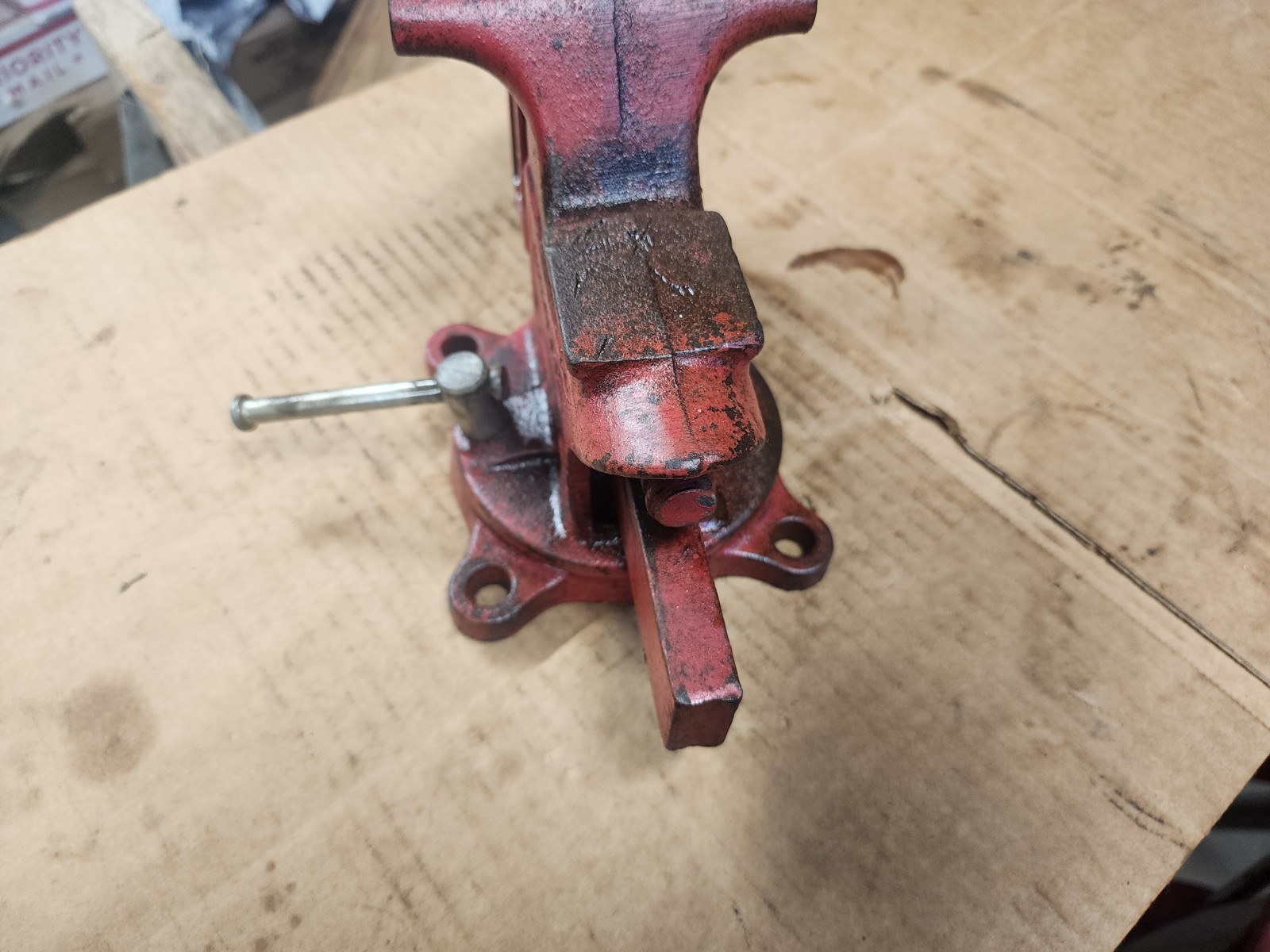 VINTAGE COLUMBIAN 04M2 ANVIL BENCH VISE 4” JAWS, CAST IRON CLEVELAND.OHIO