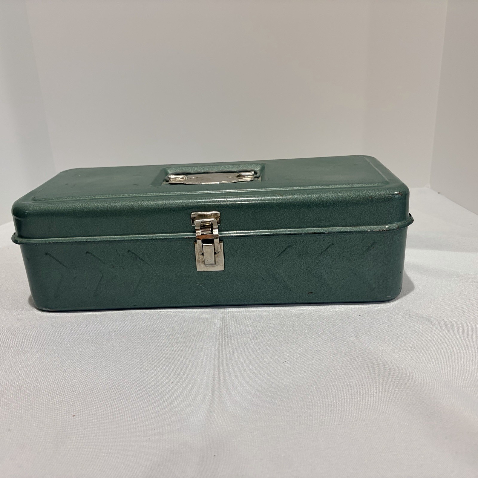 Rusty Crusty Vintage Metal Tool Box 14x 4-1/2×6