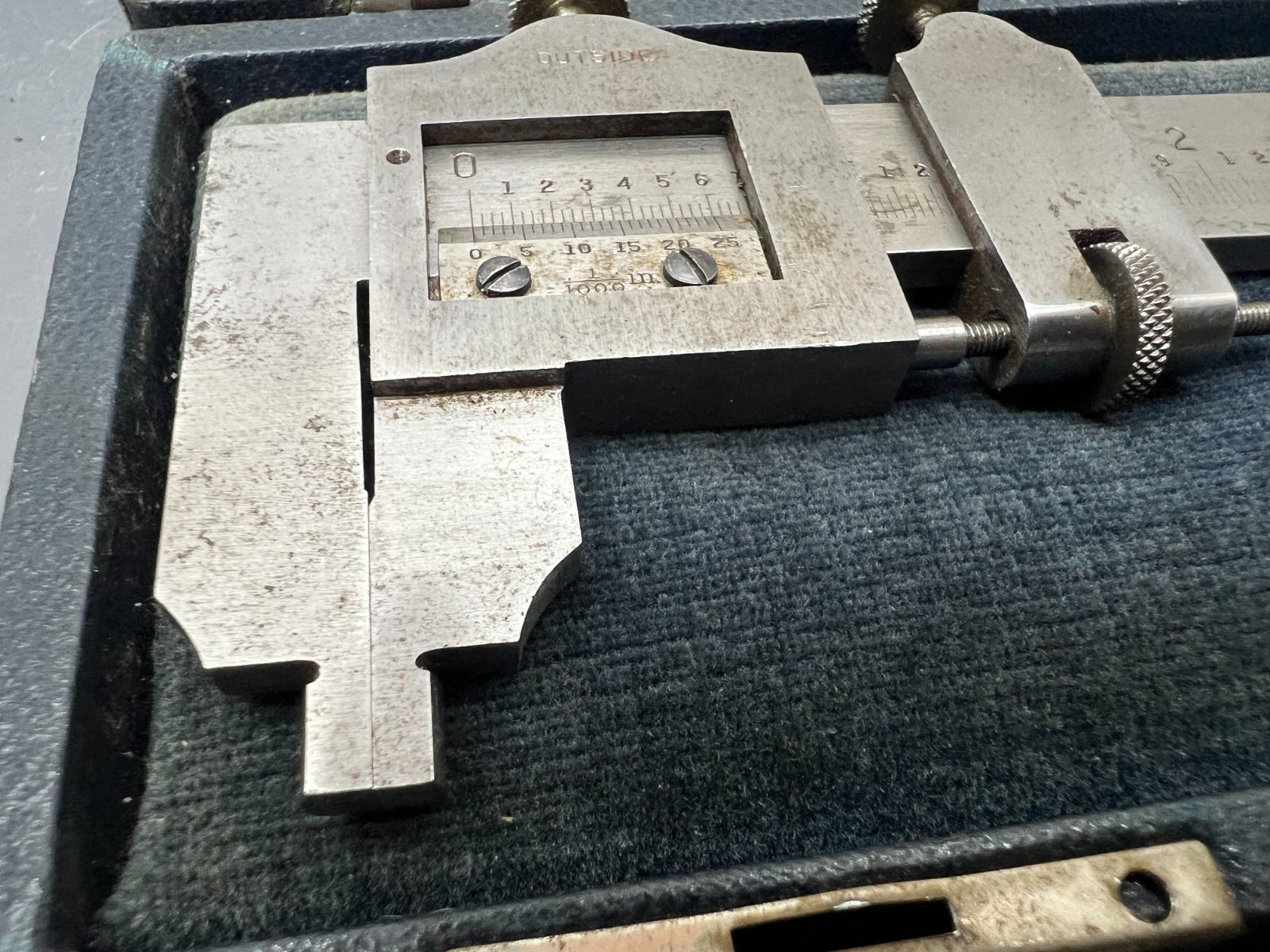 BROWN & SHARPE No. 570 7″ MACHINIST VERNIER CALIPER W CASE – MADE IN USA