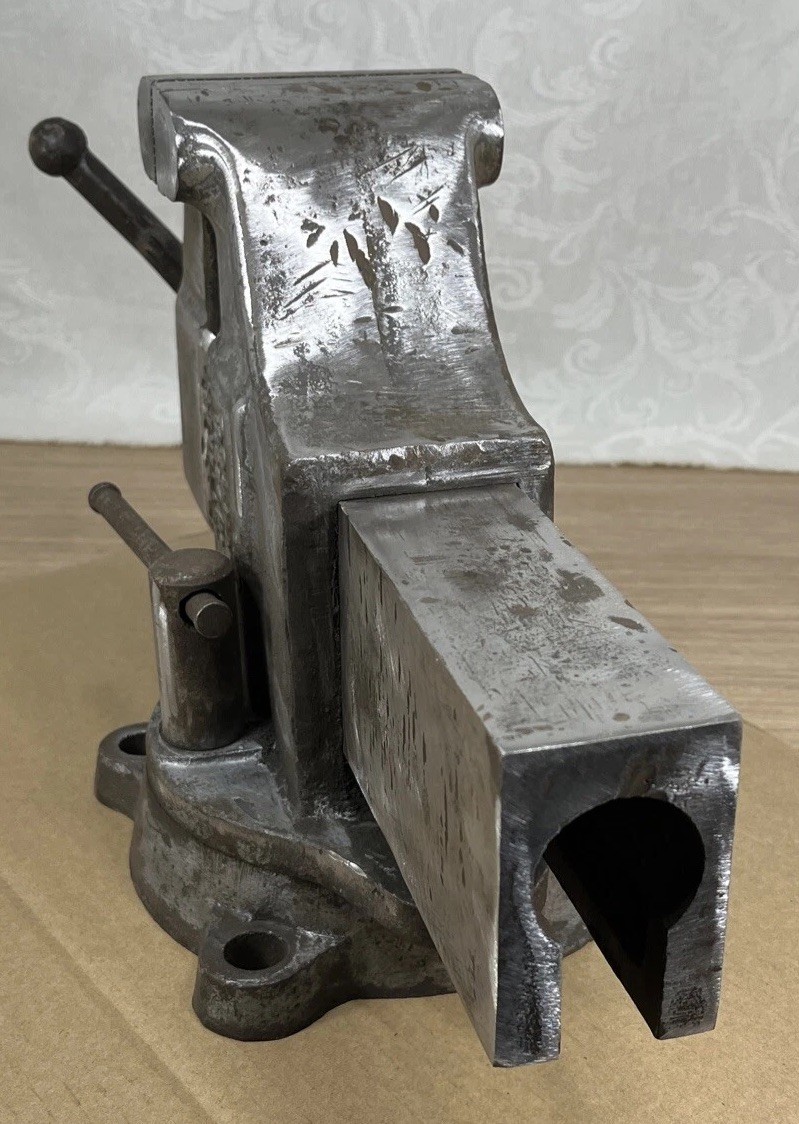 Vintage COLUMBIAN 604 Heavy Duty Bench Vise Cleveland OH USA 43 Lbs
