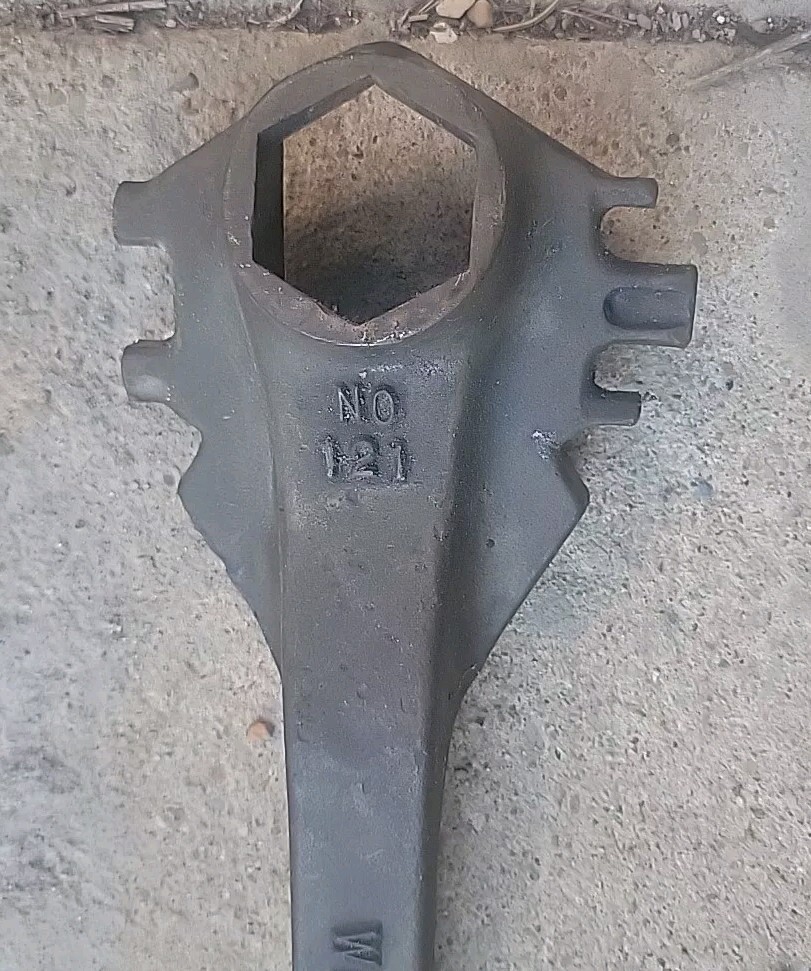 No 121 MILWAUKEE WIZARD 18″ BRASS DRUM BUNG WRENCH NON-SPARKING ALL PLUG