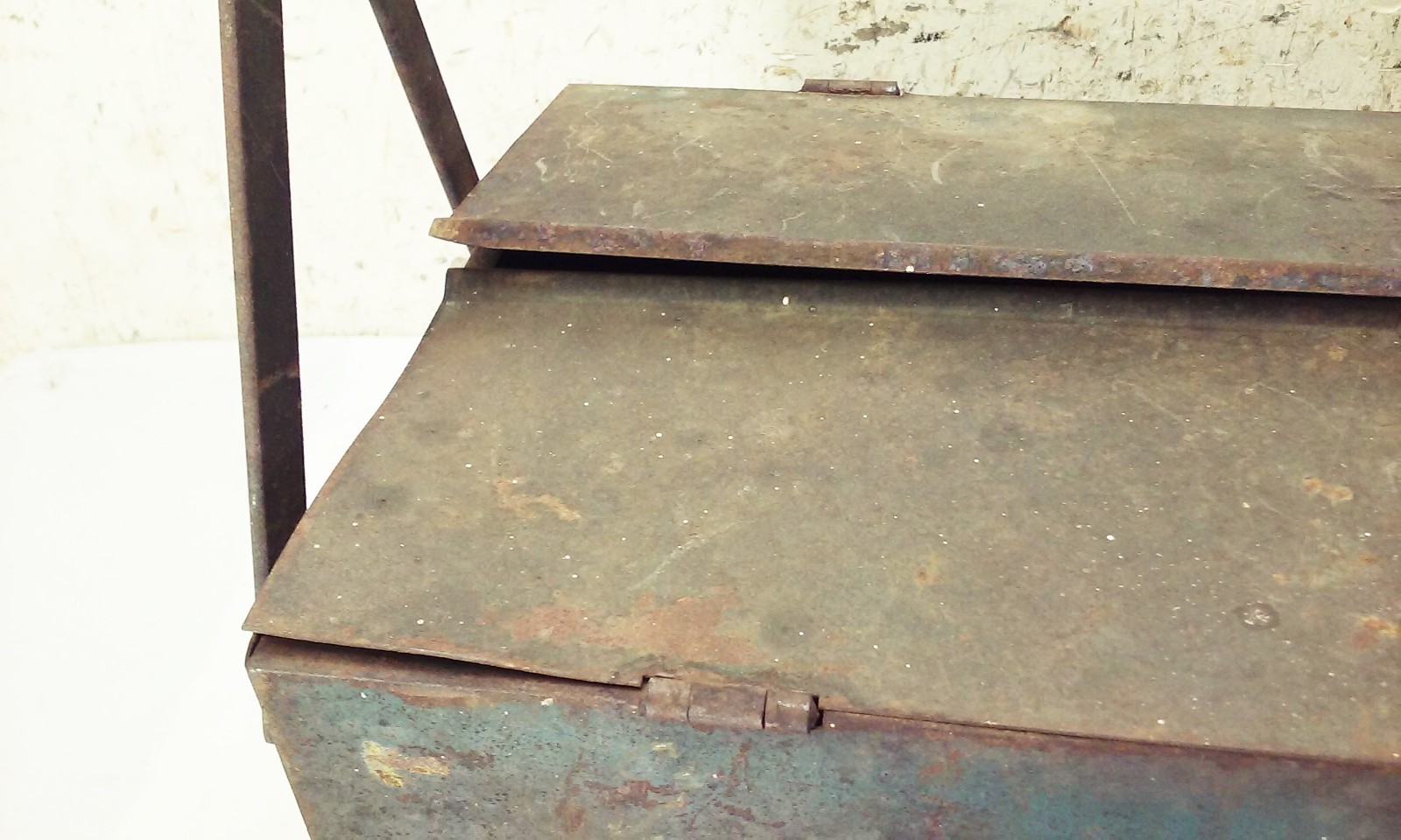 Vtg antique Duplex 2 tier 6 tray Cantilever Tool Box Chest Metal Tackle box USA