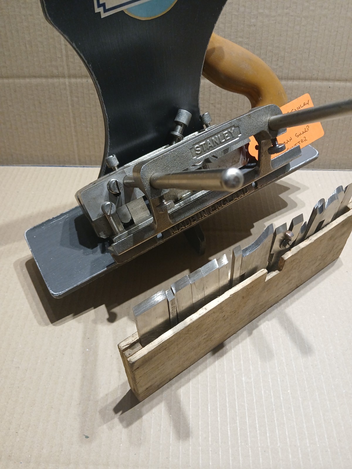 MODERN STANLEY NO 13-050 PLANE AND 14 CUTTERS