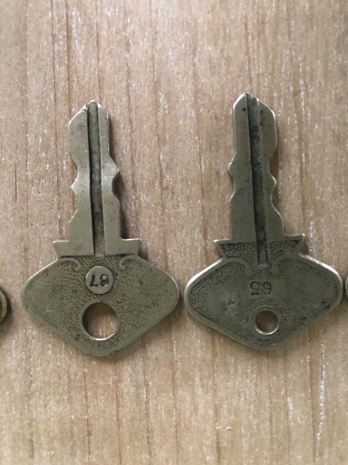 lot of 5 vintage ford model T keys