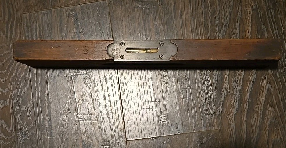 Vintage Collectable Tool Stanley No 102 Wood and Brass Level. 16″