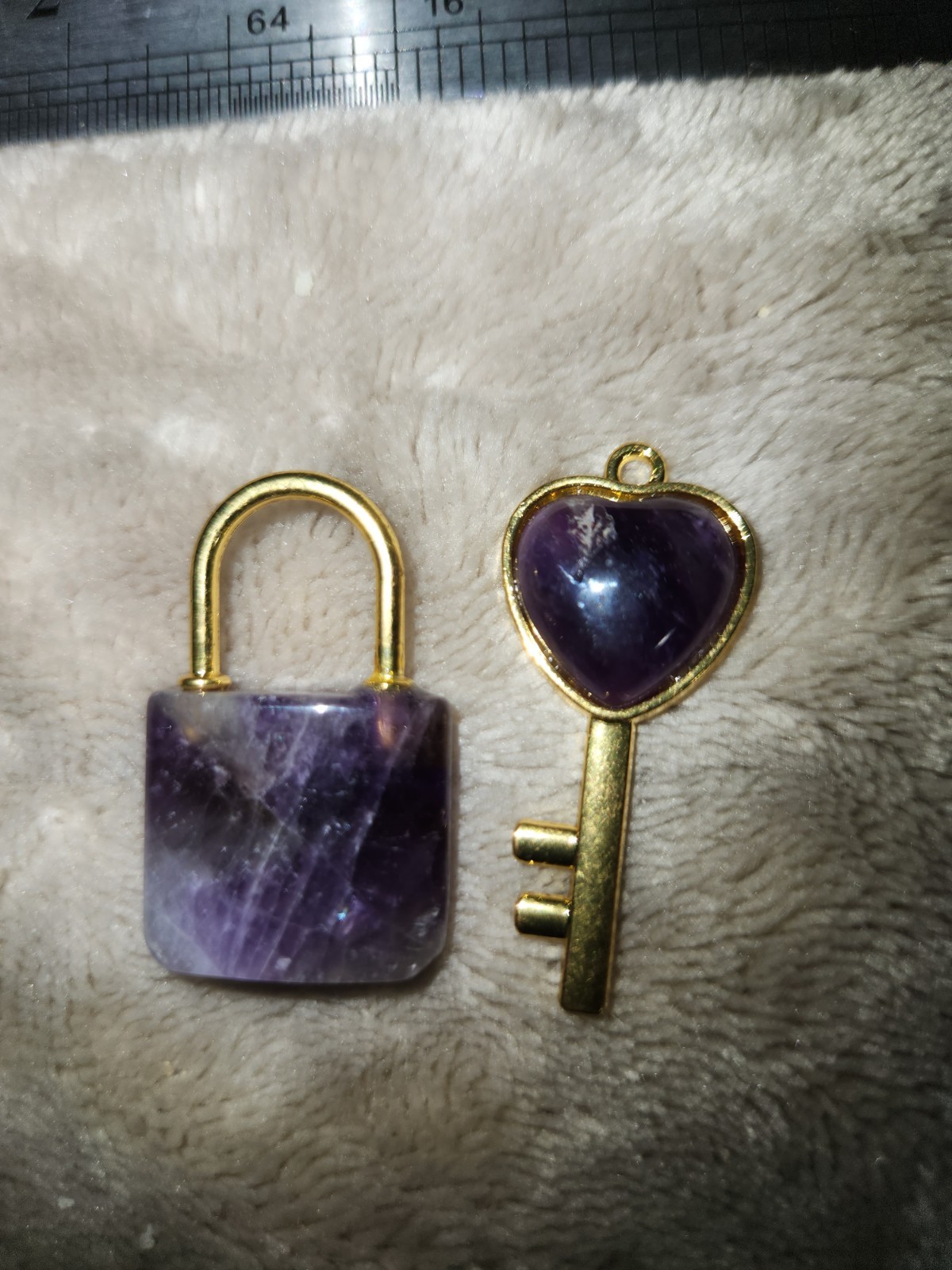 BEAUTIFUL AMYTHYST LOCK AND KEY 12 GRAMS E