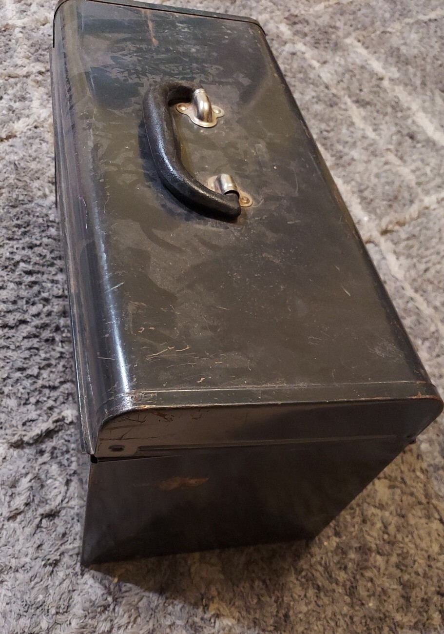 Vintage Metal Master Craft tool box 18.5″ x 10″ x 8″