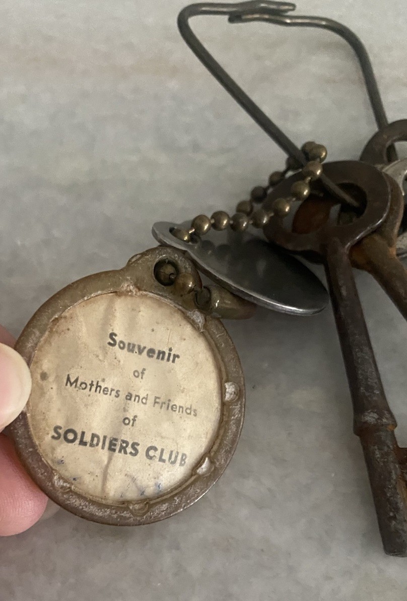 Antique Lot Of Skeleton Keys Mothers And Friends Of Soldiers Club Key Chain Ring