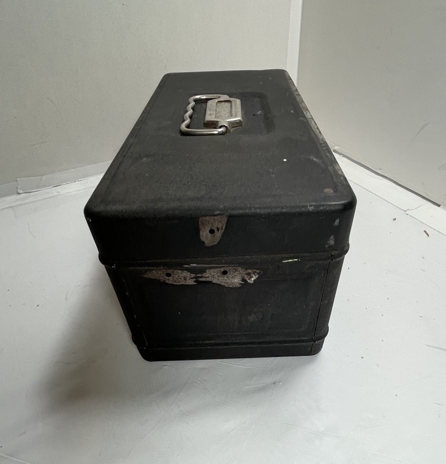 VTG Climax Dark Metal Tool Box Tackle Box Ohio USA. No Shelve Inside.