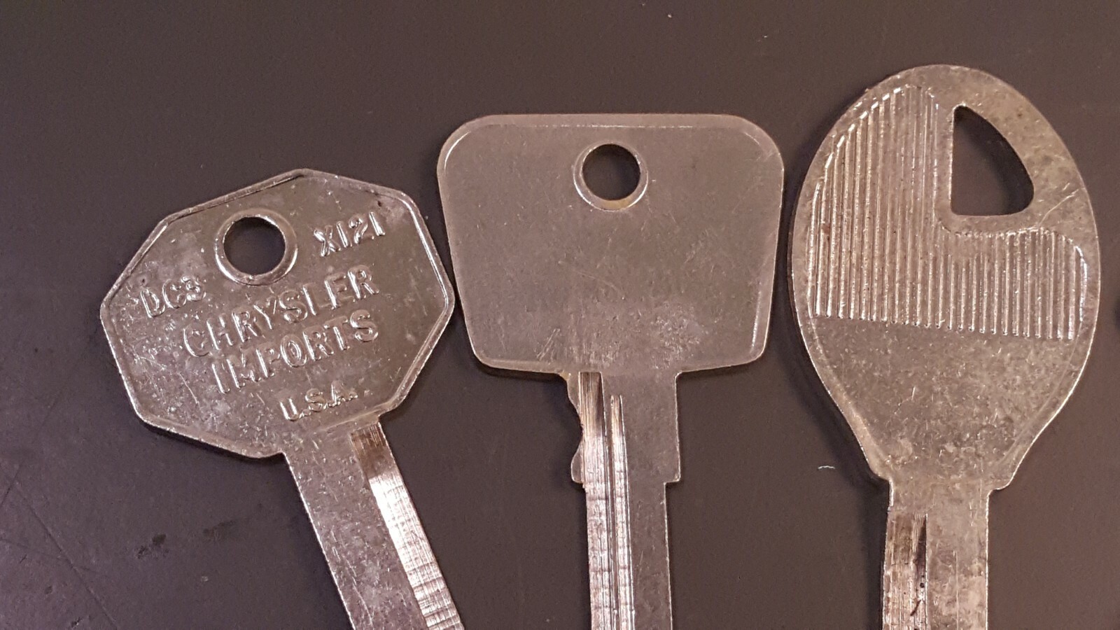 Lot of 5 Vtg Auto Keys Blanks X227 DA32, Y107 DC3X121, DA26 X 124, TR39, A81 M