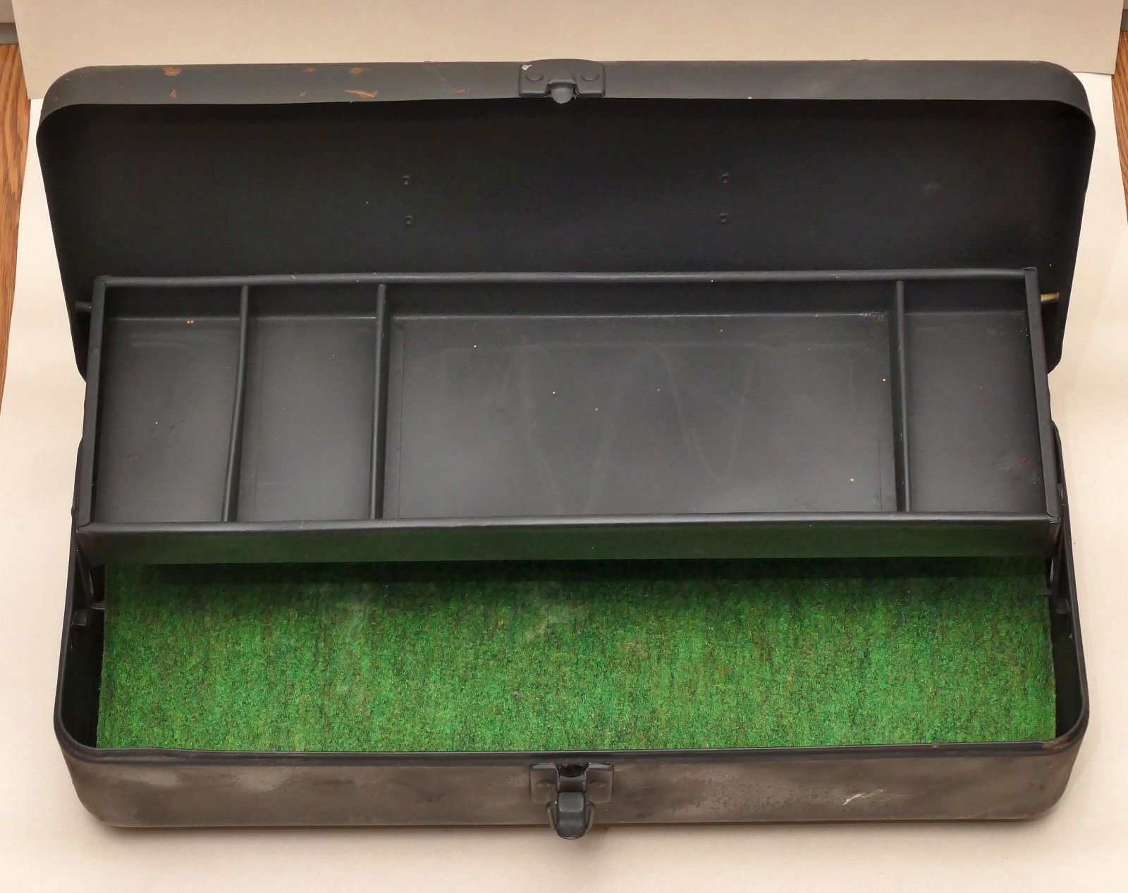 Metal Multi-level Tool Box with Cantilevered Tray Two Level 19″ x 8″ x 5 1/4″