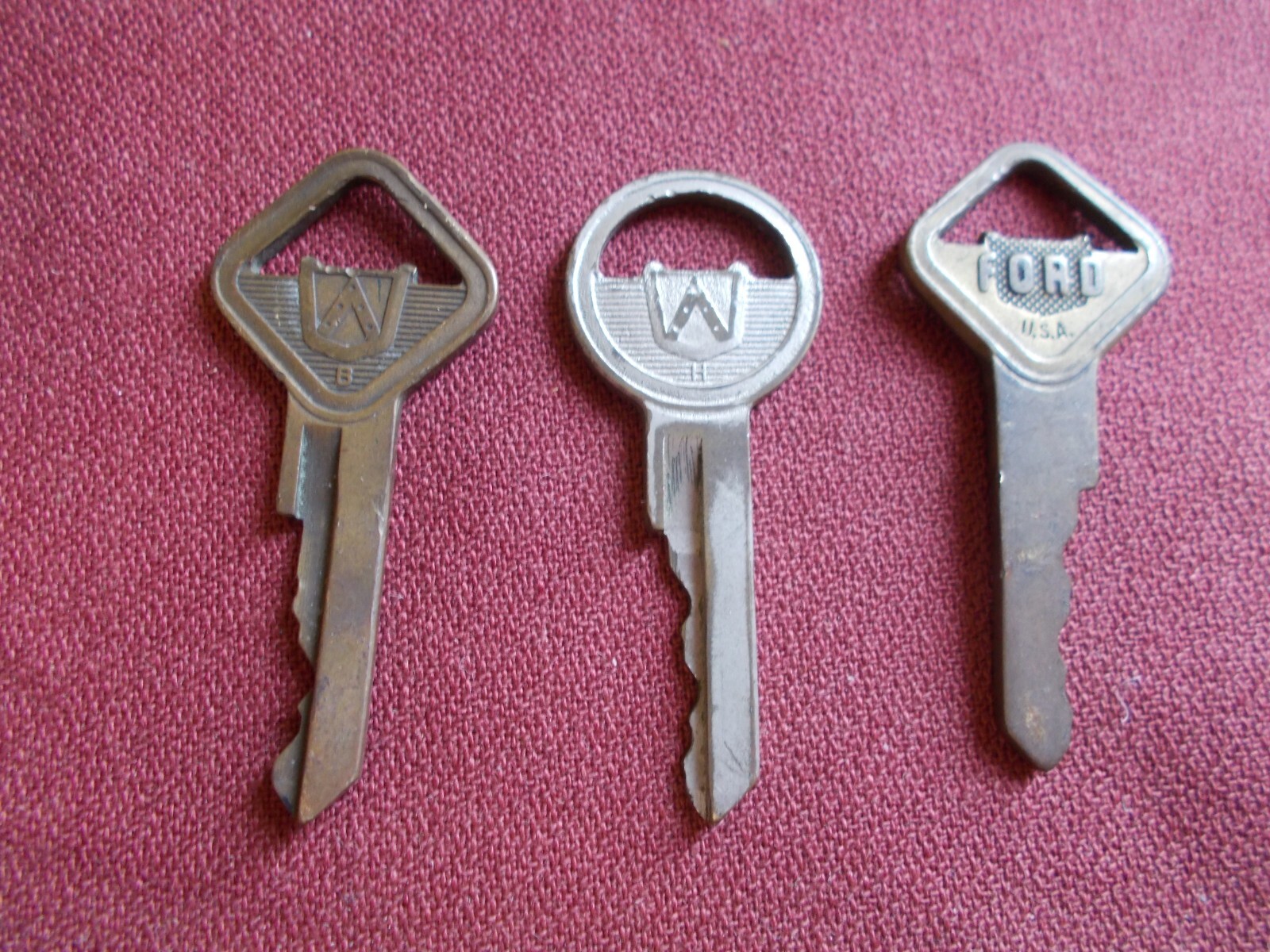 VTG 1940 ~ 1950 FORD KEYS LOT – 3 TRUCK CAR USED ~~ BENT ~~ RAT HOT ROD