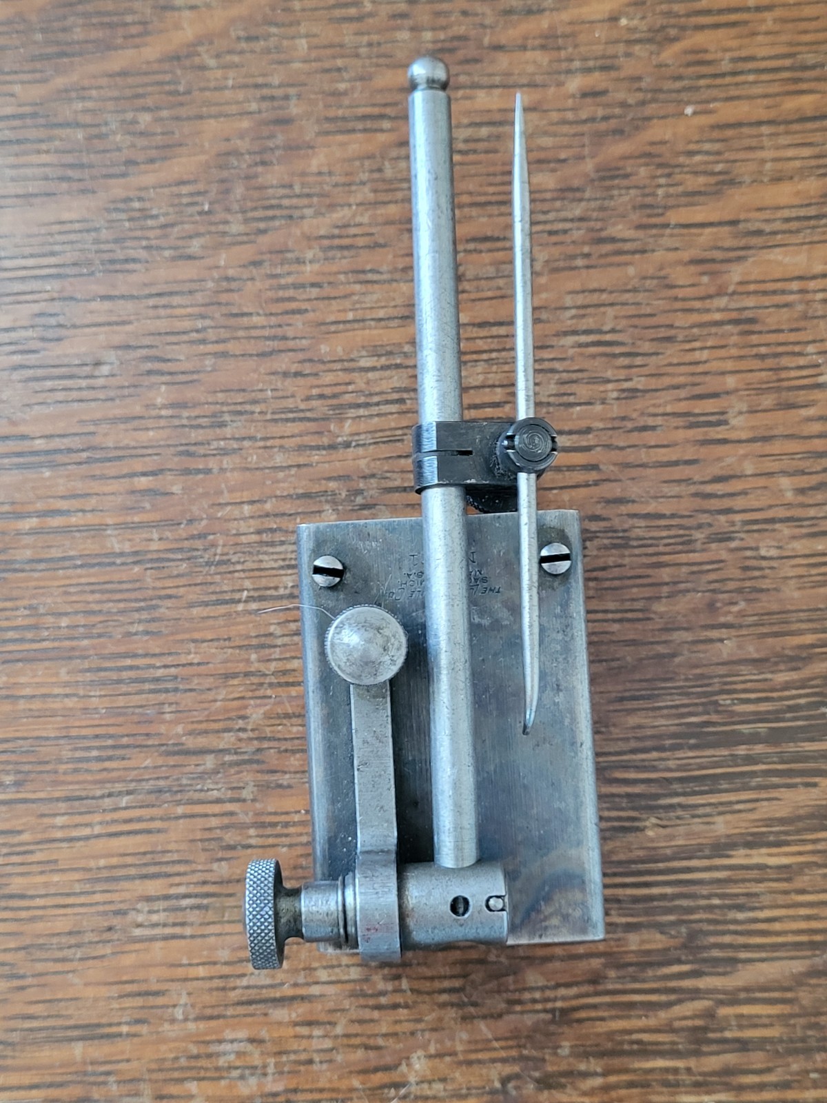 Vintage Lufkin Rule No. 521 Surface Gage (1 1/2″ x 2 1/4″) w/Spindle & Scriber