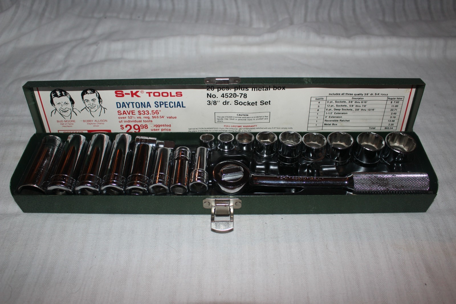 SK Tools 3/8″ Drive 19 Piece Socket Set in Metal Case
