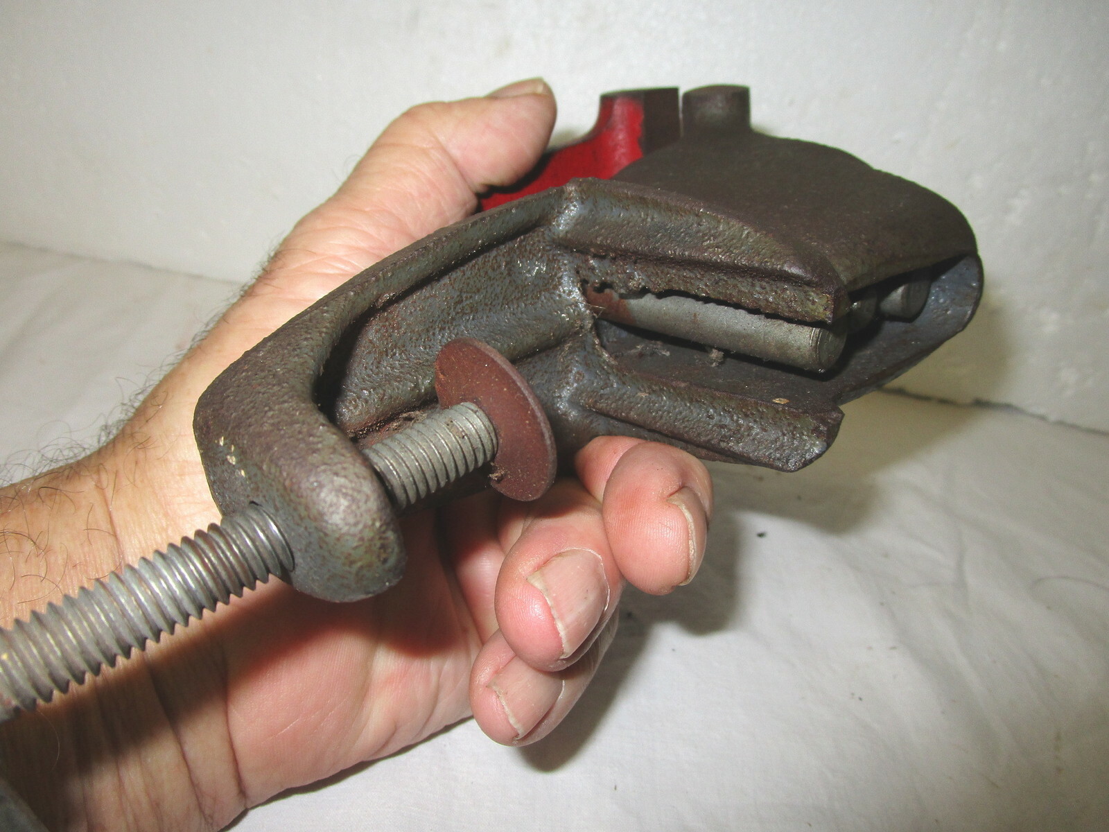 Vintage bench top 2 1/2″ clamp on vise–marked C Z