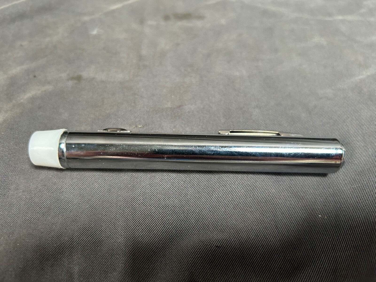 UNUSED Small Vintage Bright Star POCKET Clip Penlite Flashlight (A6)