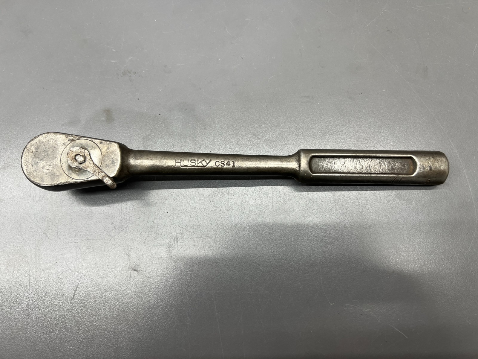 (Y) VINTAGE 1940S HUSKY CS41 1/2″ DRIVE RATCHET DATE CODE 45 – MADE IN USA
