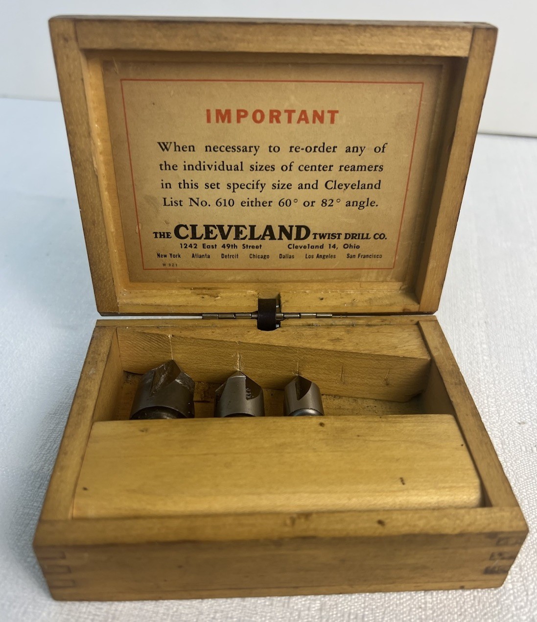 Vtg CLEVELAND TWIST DRILL COMPANY SET NO. 77 CENTER REAMERS HINGED WOOD BOX