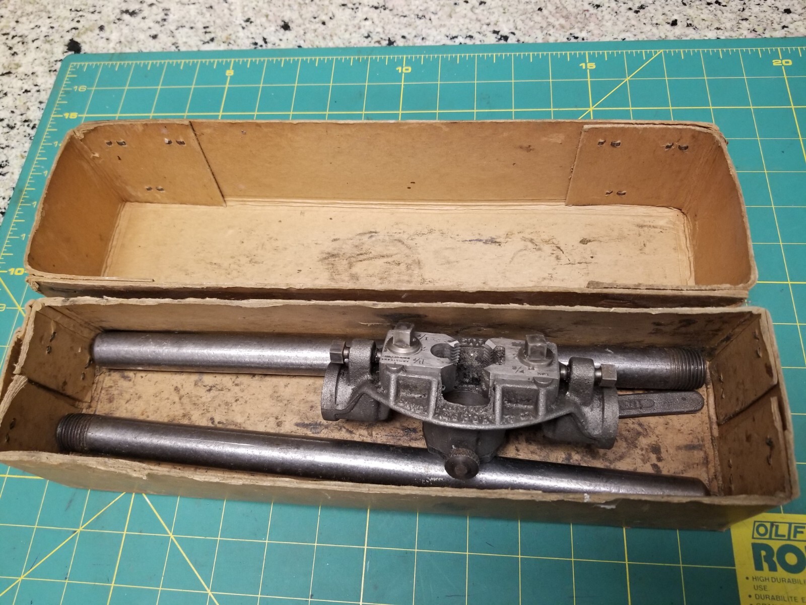 Vintage Armstrong Bros No 1 1/2 Pipe Thread Tool On Box Chicago USA