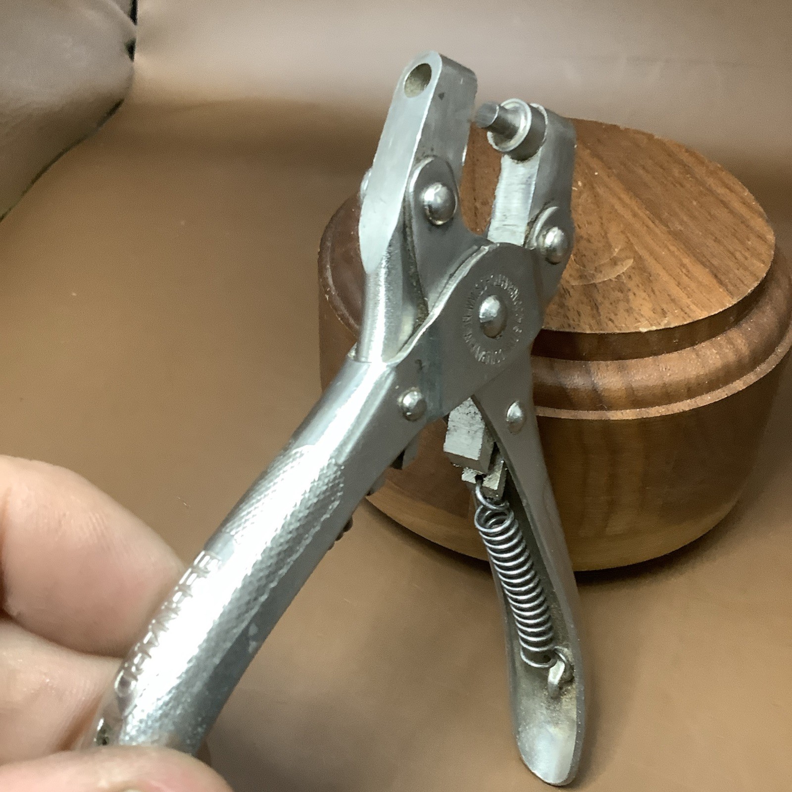 Vtg. WM. Schollhorn Co. BERNARD No.180 5″ Spring Asst Punch