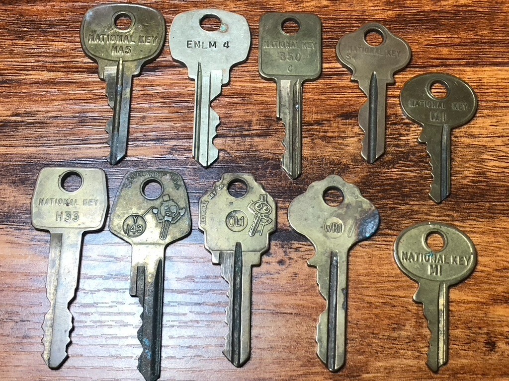 10 Vintage National Key Co. Keys: WR1, H33, Y143, OL1, M1, 350C, ENLM4, MA5, 54