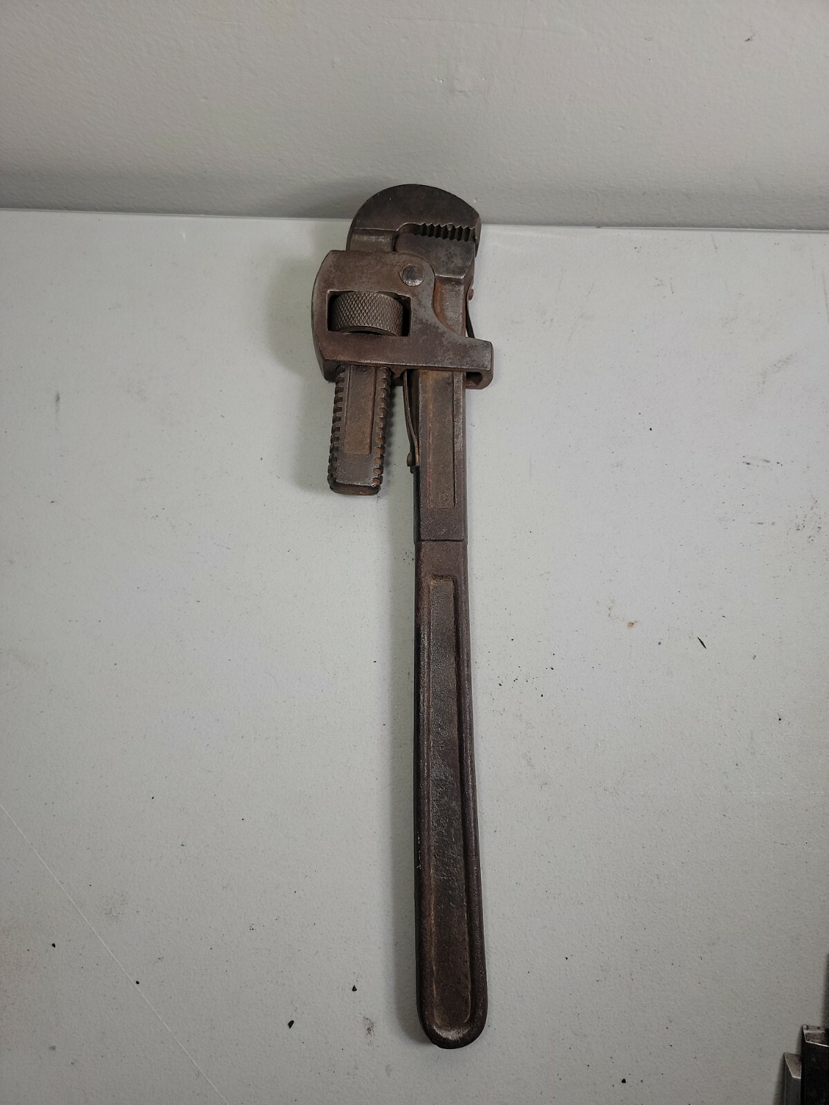 VINTAGE BEN- HUR ADJUSTABLE WRENCH NO 18 — 16″ – 18″ W3