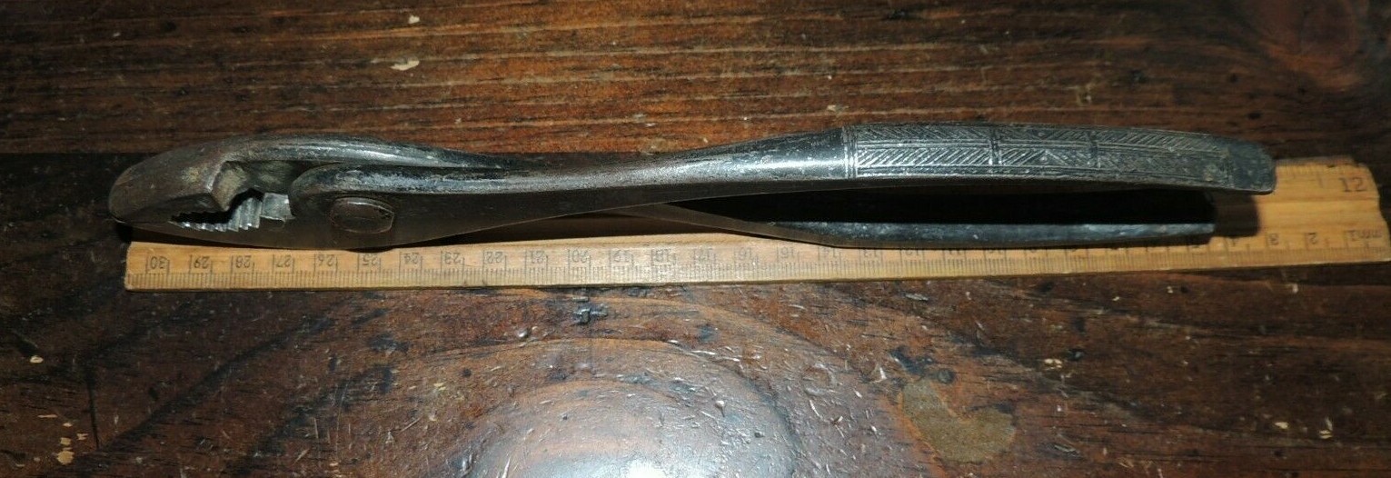 VTG 10″ JP Danielson SLIP-JOINT PLIERS, BLACK OXIDE FINISH, HERRINGBONE GRIP