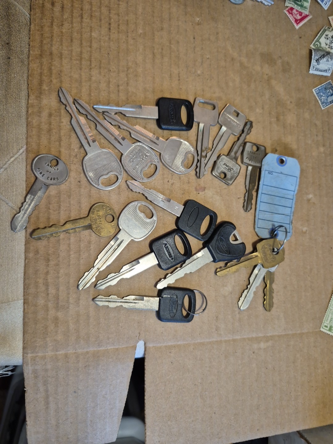 VINTAGE LOT OF DOUBLE CUT KEYS SOME FORD K3