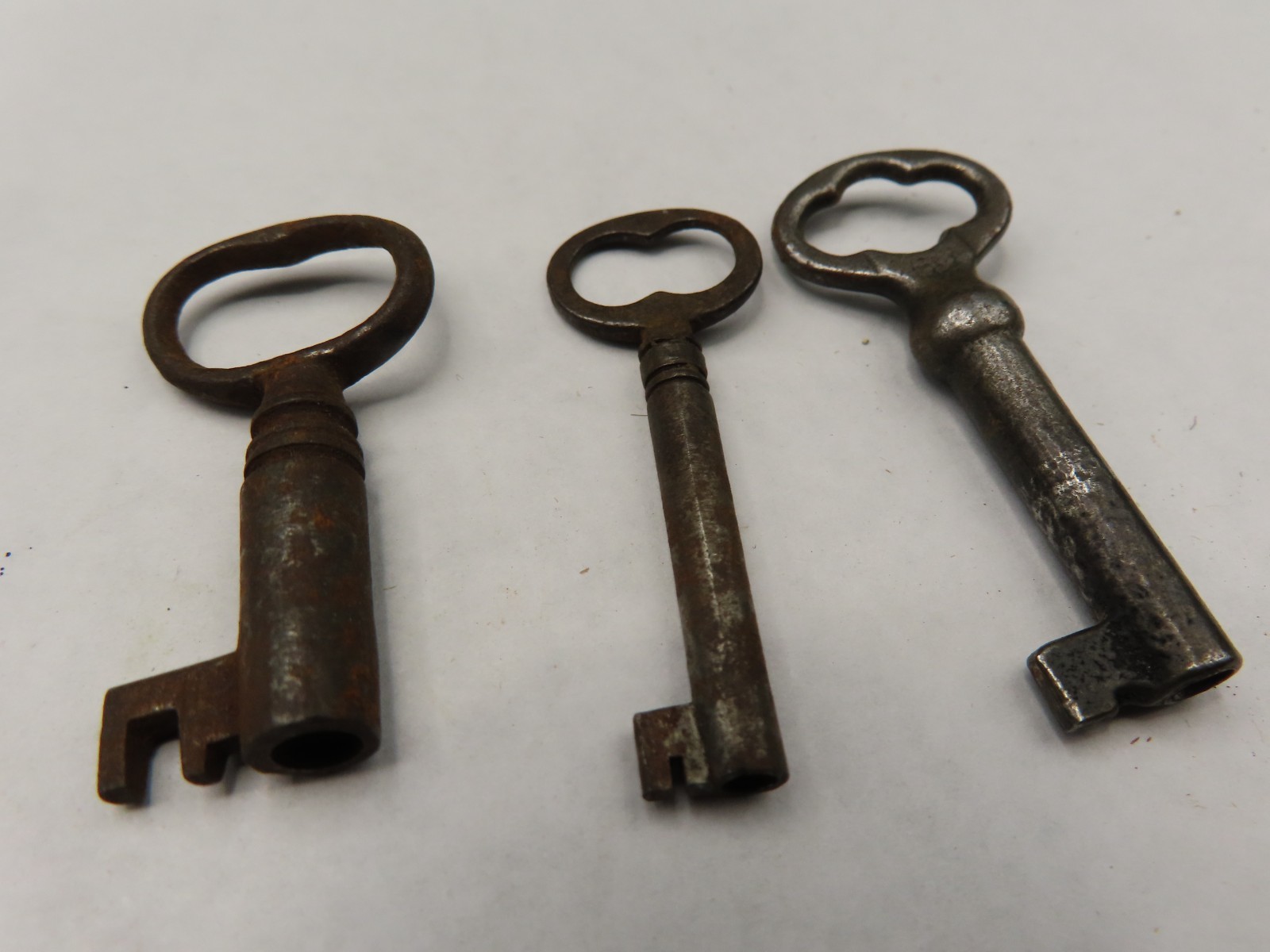 LOT OF 10 ANTIQUE OPEN BARREL CABINET DRAWER KEYS 1-1/2 “- 2-1/2” IN LENGTH