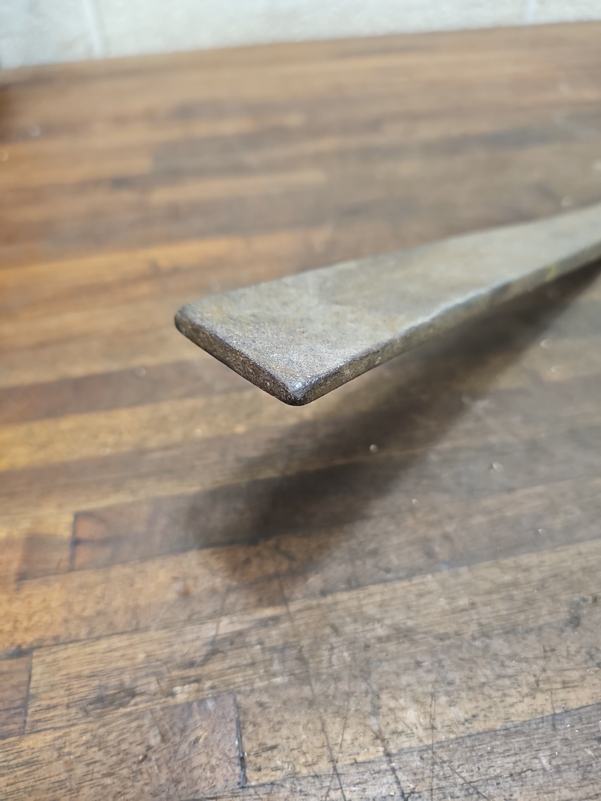 R62-antique unknown purpose 33″ long iron pry bar type tool