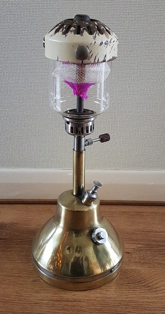 Vintage Bialaddin T 10 Table Top Lamp