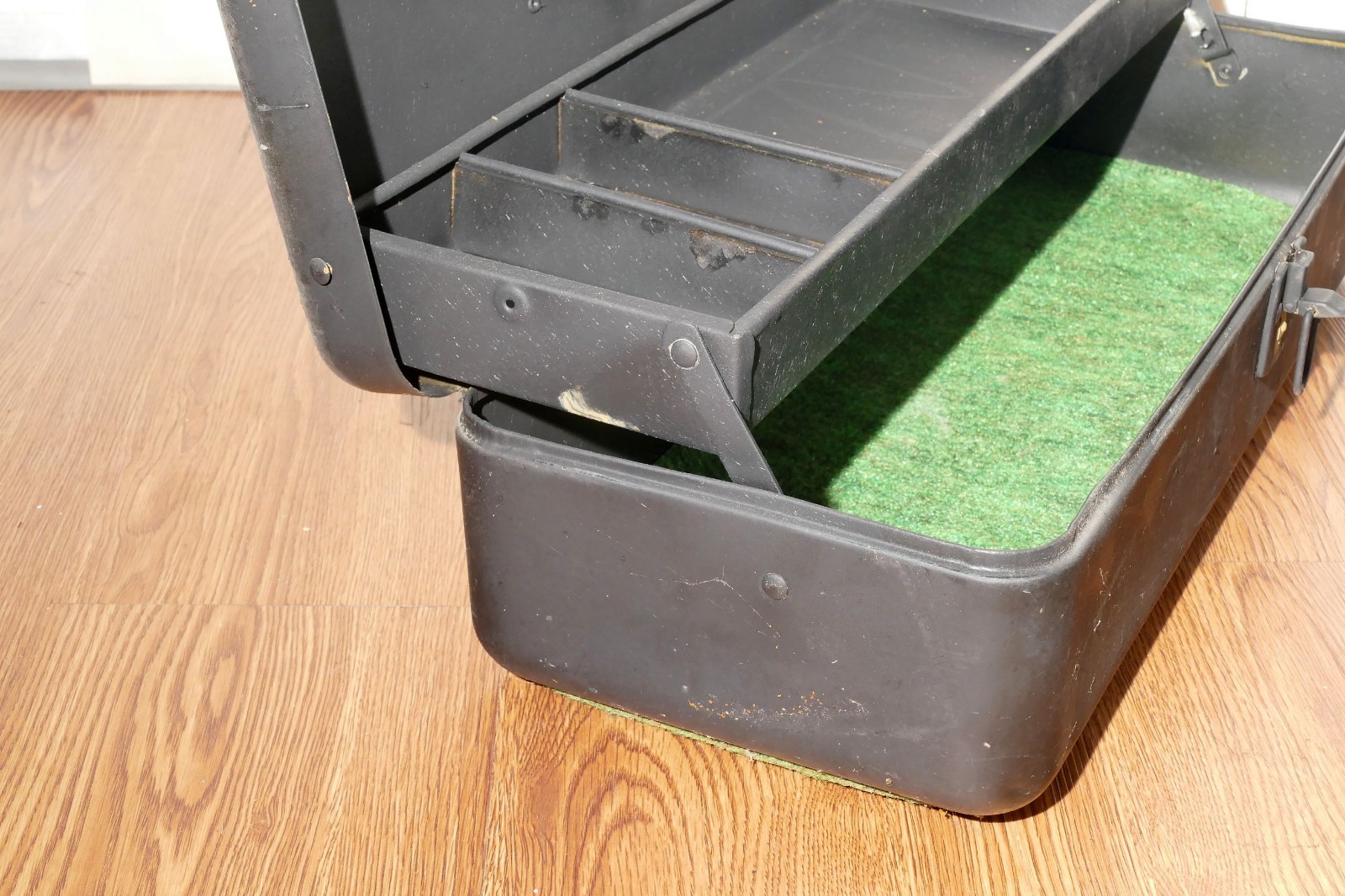 Metal Multi-level Tool Box with Cantilevered Tray Two Level 19″ x 8″ x 5 1/4″