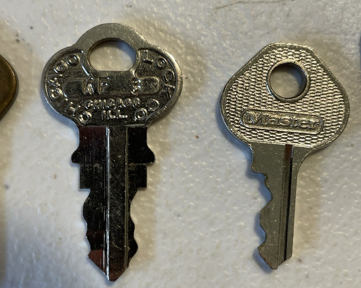Lot of 35 Small Vintage Keys – Jewelry Box, Padlock, Luggage