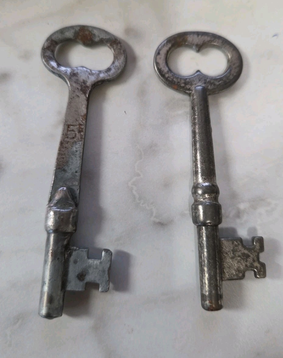 VINTAGE ANTIQUE 2pc LOT OF SKELETON KEYS 1 Says #5