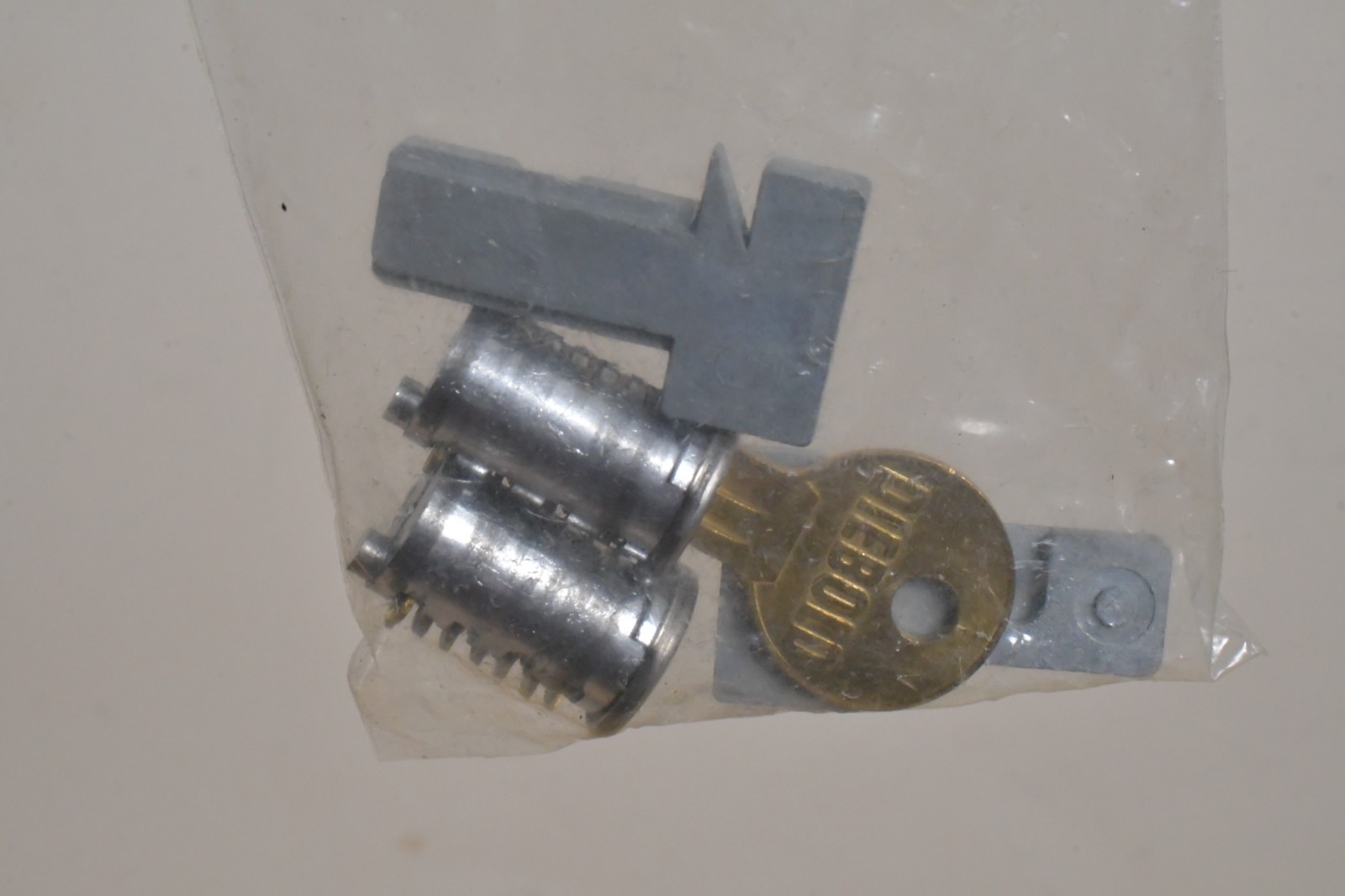 31 Diebold Cylinder Locks with 1 Key Each 31-018431 for Safety Deposit Boxes