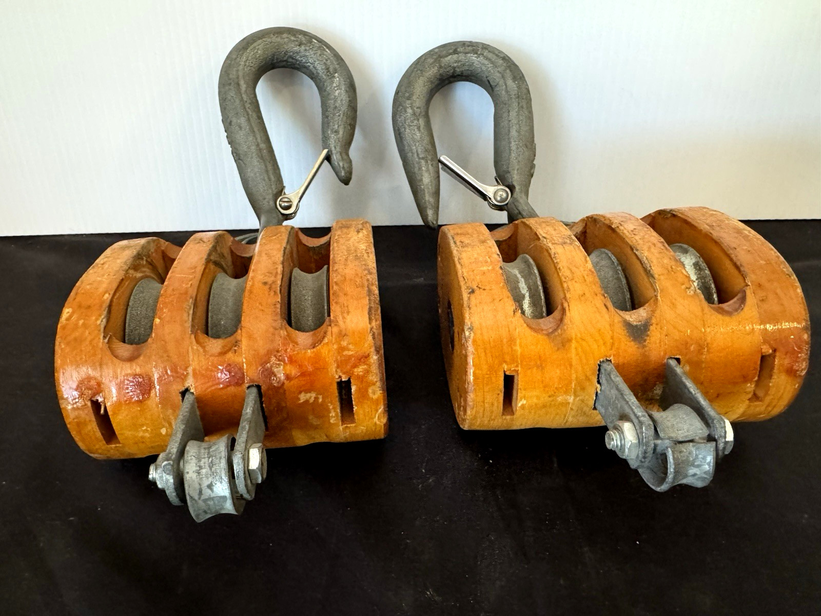 (2) VTG. MCKISSICK CROSBY WOOD PULLY 3 WHEEL BLOCK & TACKLE 23-4 (3 WHEEL&HOOK)