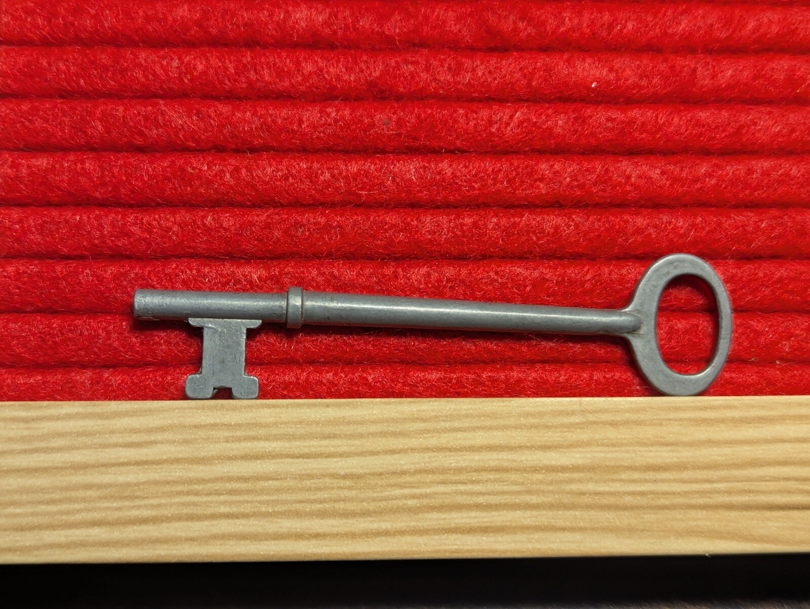 Vintage Solid Barrel Skeleton Key 3.25″ USED Light Gray – Lightweight – Thin