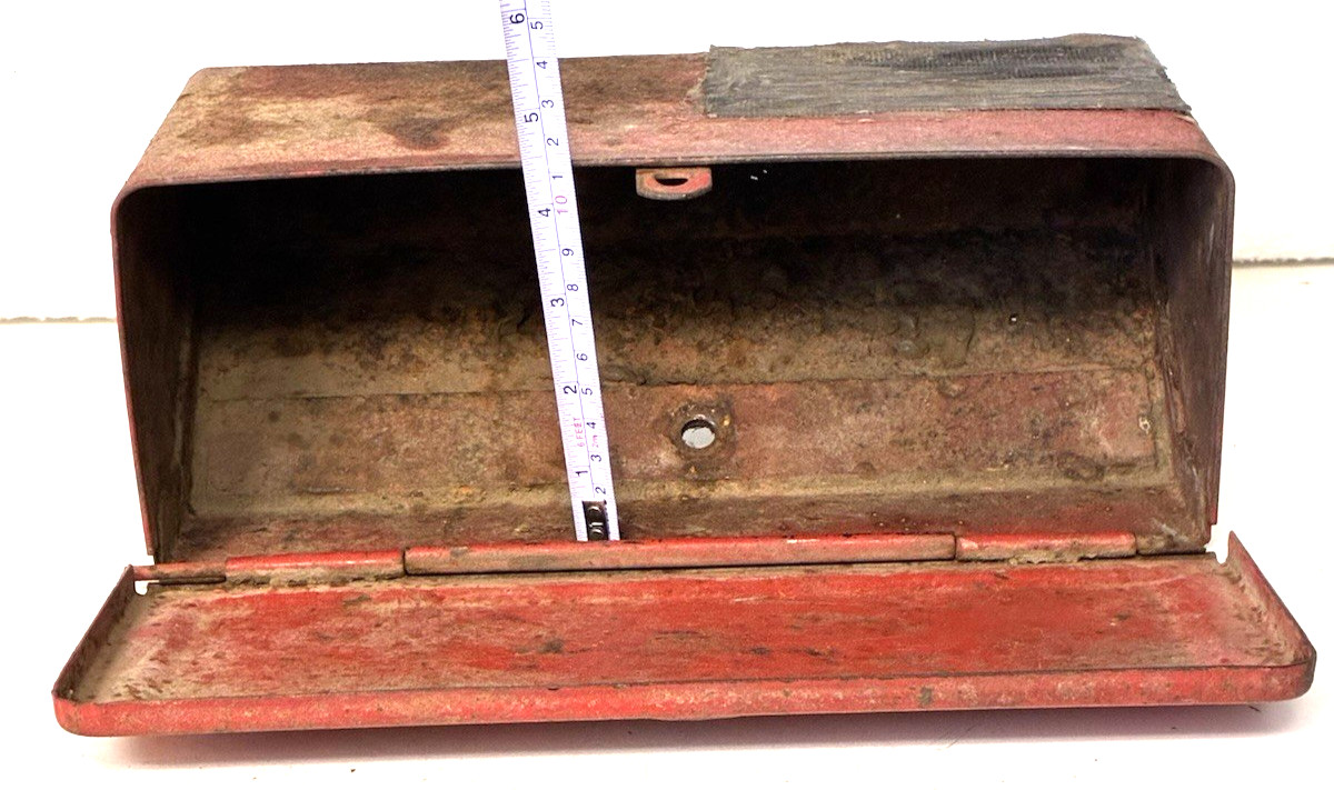 VINTAGE TRACTOR TOOL BOX,RED,LOCKABLE,UTILITY,11x5x4″,REPAIRED,UNIVERSAL,PROP :)