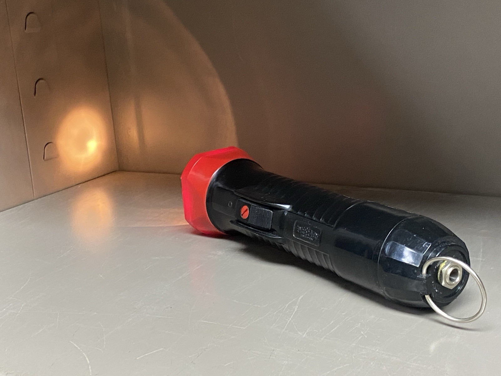 Vintage 1960’s EVERYREADY Union Carbide Model No. 308CT Flashlight Cont. Tester