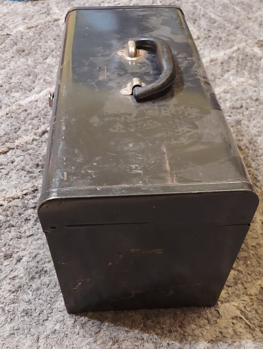 Vintage Metal Master Craft tool box 18.5″ x 10″ x 8″